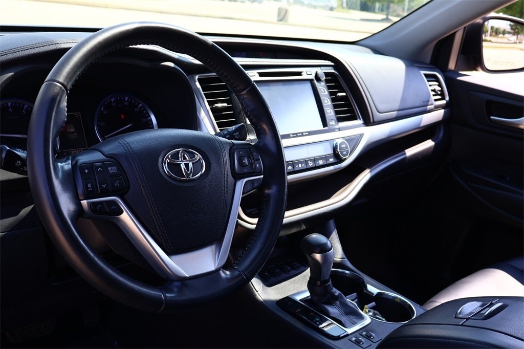 2018 Toyota HIGHLANDER XLE SILVER TOYOTA CERTIFIED